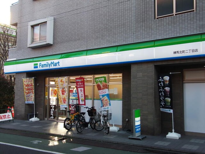 ファミリーマート(コンビニ)まで150m シャトウ北町