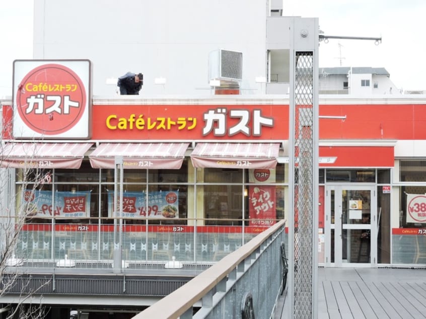 ガスト(その他飲食（ファミレスなど）)まで371m シャトウ北町