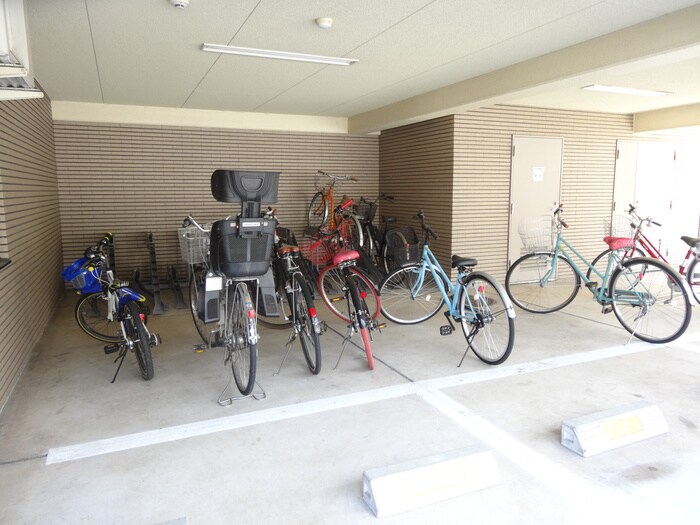 駐輪場 エステ－ジ六義園