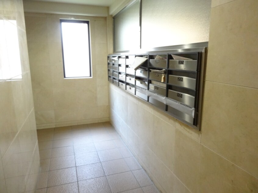 エントランス部分 エステ－ジ六義園