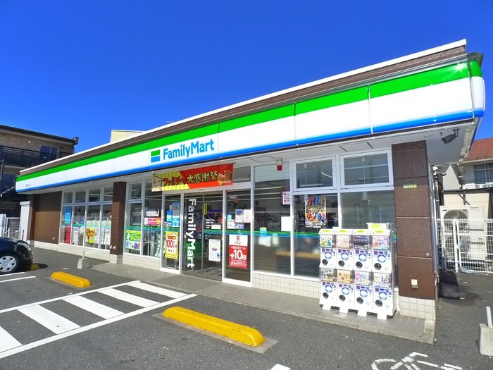 ファミリーマート(コンビニ)まで51m 伊興１丁目店舗付き住宅