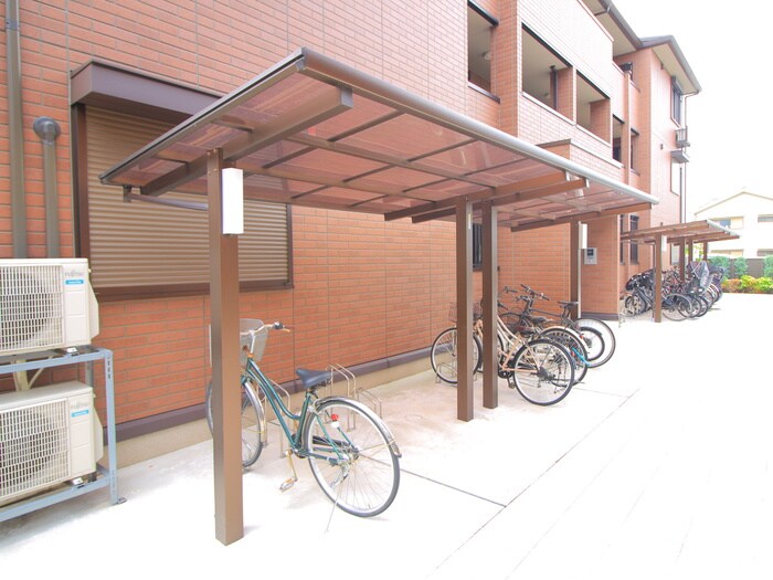 駐輪場 オークビレッジ