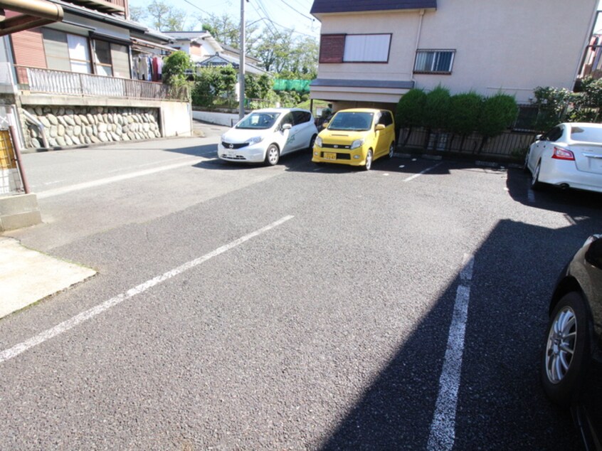 駐車場 アズ－ルナカオ