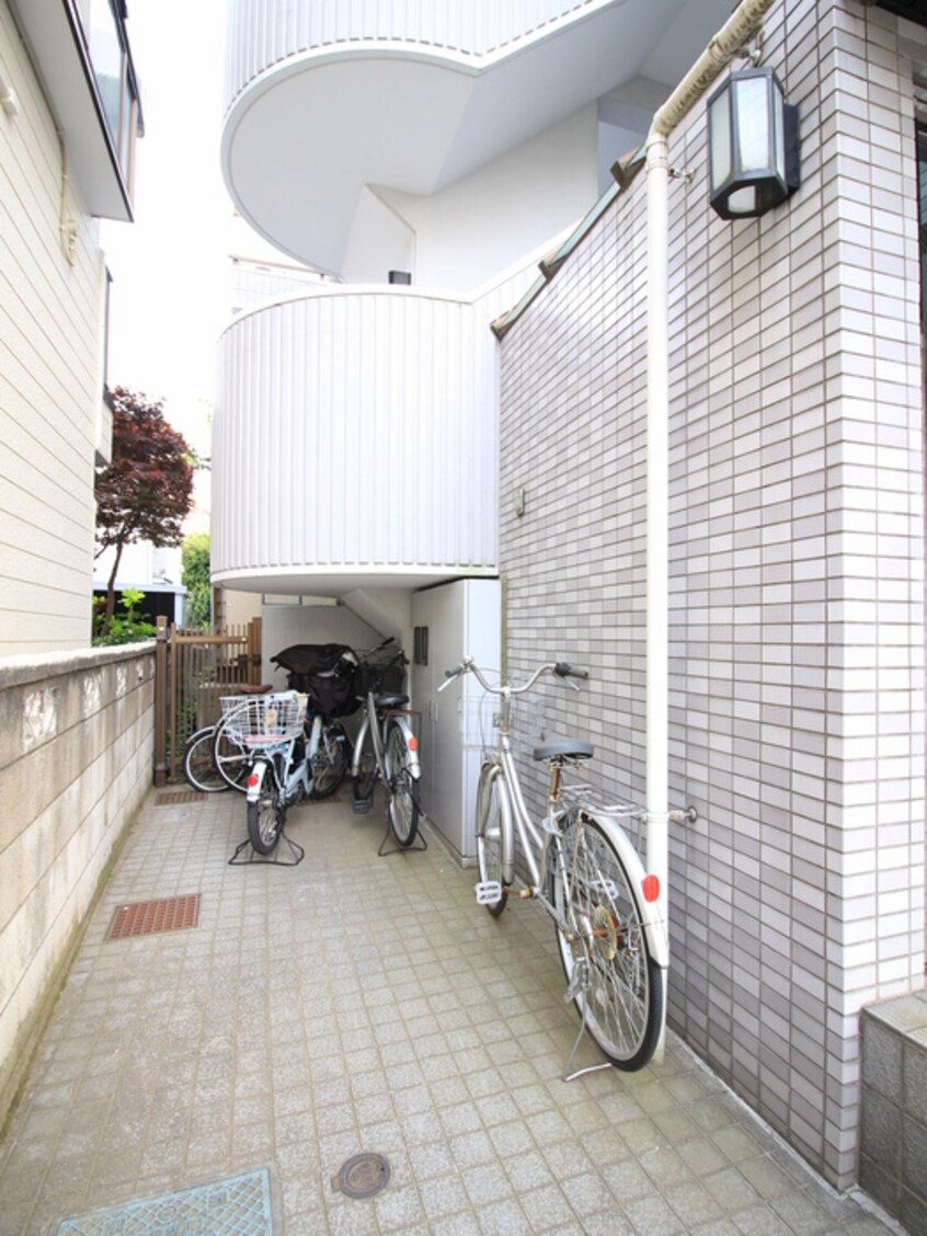 駐輪場 アヴェニール朝霞