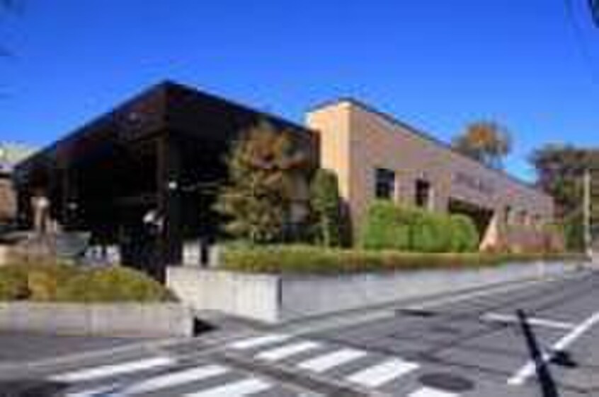市立図書館(図書館)まで432m アヴェニール朝霞