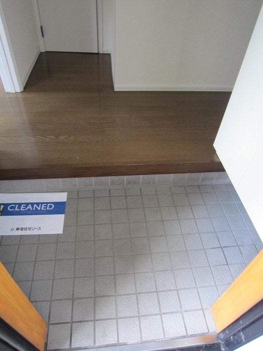 玄関 グレ－スカメリア市が尾Ｂ棟