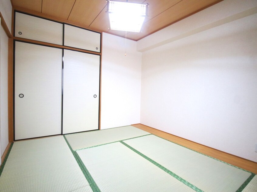 居室 フォンテ－ヌ・デ・アイラ