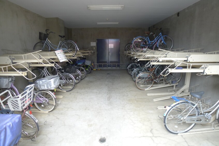 駐輪場 フォンテ－ヌ・デ・アイラ