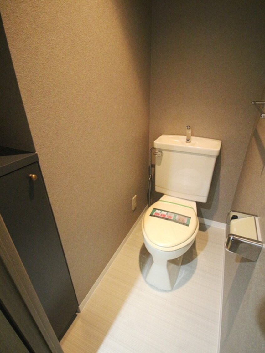 トイレ フォンテ－ヌ・デ・アイラ