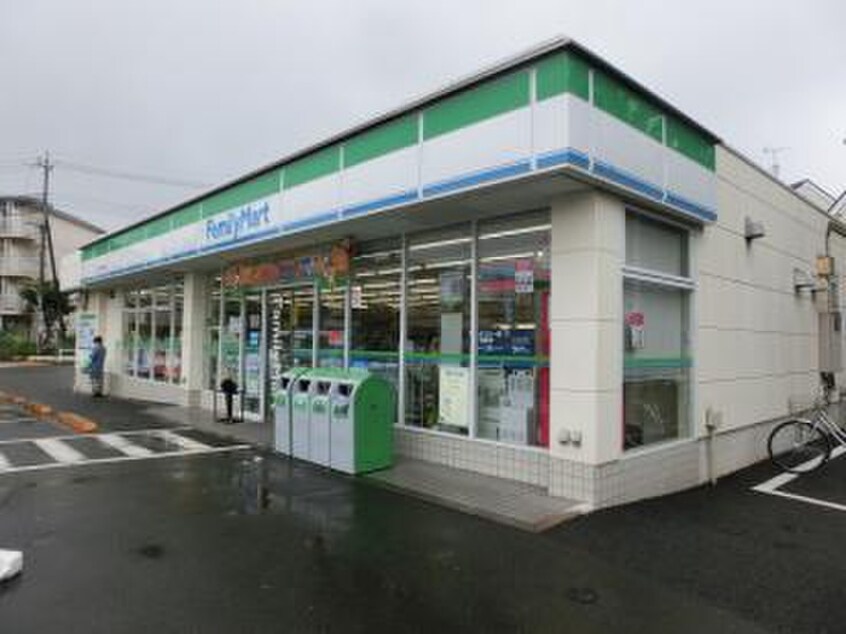 ファミリーマートみなとや鶴川店(コンビニ)まで165m アーバンコート鶴川