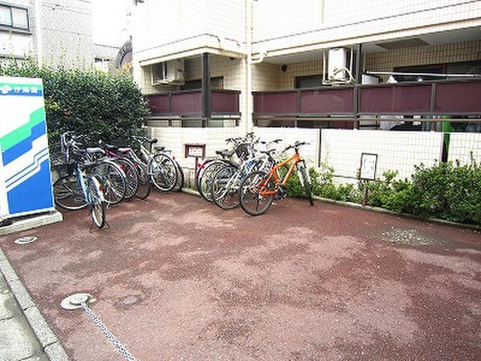 駐輪場 リバティパレス目白(401)