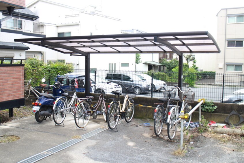 駐輪場 オリ－ブハウス