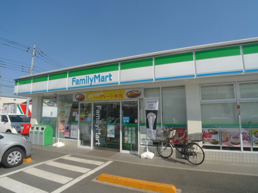 ファミリーマート鳩ヶ谷八幡木店(コンビニ)まで240m ベルベデ－レ