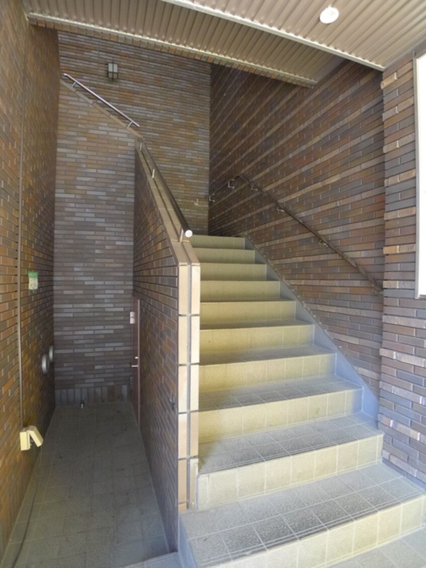 駐輪場 グロアール上尾