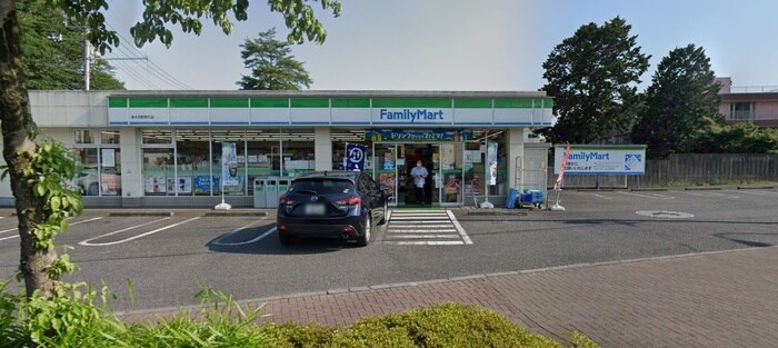 ファミリーマートあきる野草花店(コンビニ)まで642m ラルジュ a