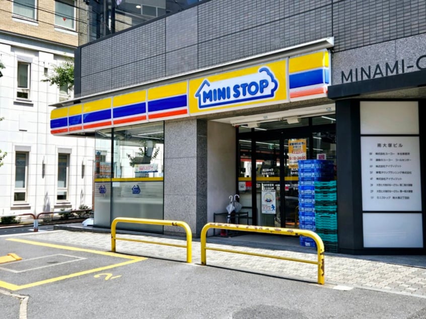 ミニストップ　南大塚2丁目店(コンビニ)まで300m ﾊﾟｰｸｱｸｼｽ大塚ｻｳｽﾚｼﾞﾃﾞﾝｽ