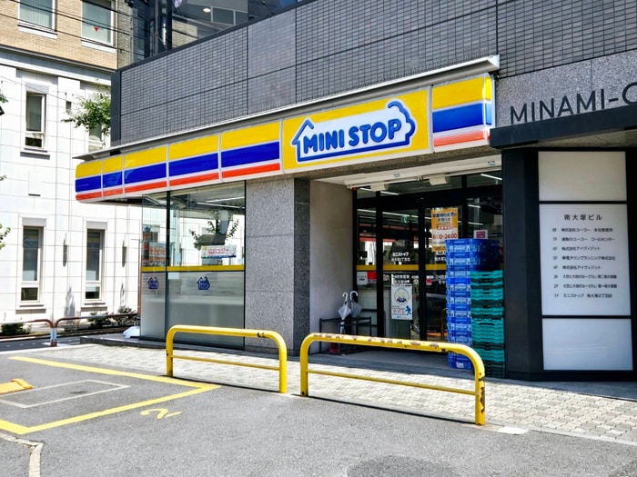 ミニストップ　南大塚2丁目店(コンビニ)まで300m ﾊﾟｰｸｱｸｼｽ大塚ｻｳｽﾚｼﾞﾃﾞﾝｽ