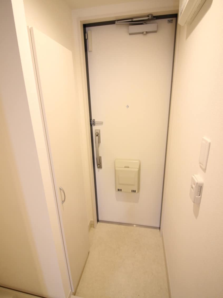 玄関 リブリ･Ｅｓｐｏｉｒ　弐番館