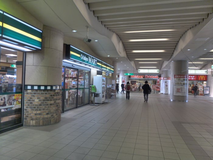 マルシェ(ファストフード)まで200m マブルーク・アビシオン