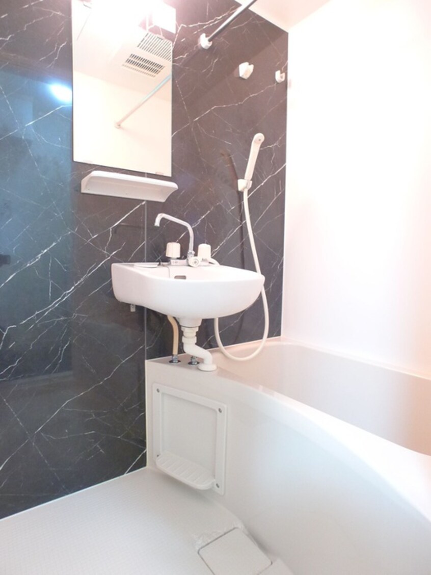 バス／シャワールーム等 BONDS小台