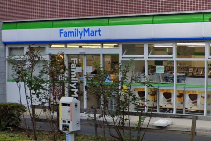 ファミリーマート(コンビニ)まで200m ＥＸＩＶ練馬