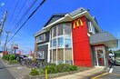 マクドナルド(ファストフード)まで910m コーポ道半山Ｃ