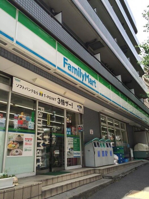 ファミリーマート金井窪山手通り店(コンビニ)まで199m LUMIEC　OHYAMA