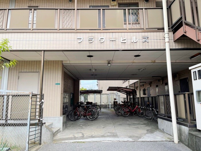 エントランス部分 フラワーヒルズ
