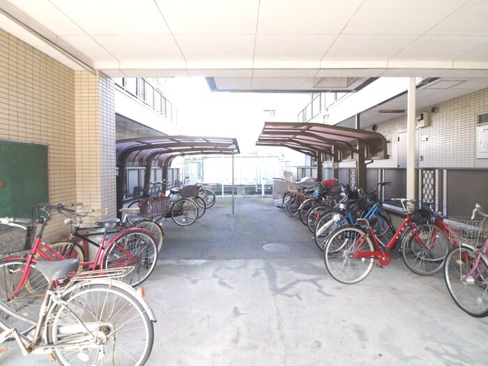 駐輪場 フラワーヒルズ
