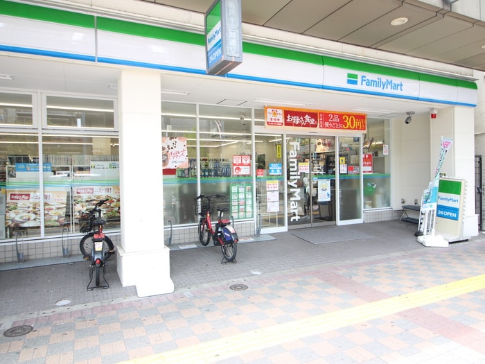 ファミリーマート亀戸駅前(コンビニ)まで140m ドミニオ亀戸駅前