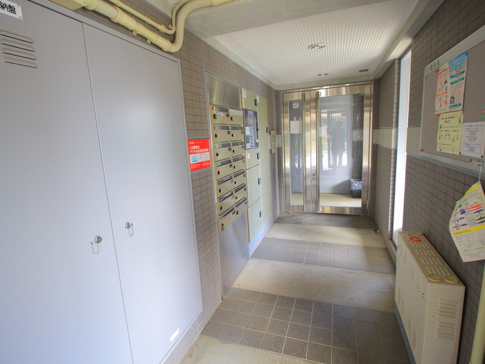 エントランス部分 スクエア赤塚