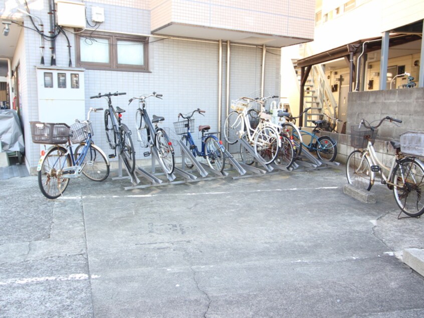 駐輪場 アドバンスフジ