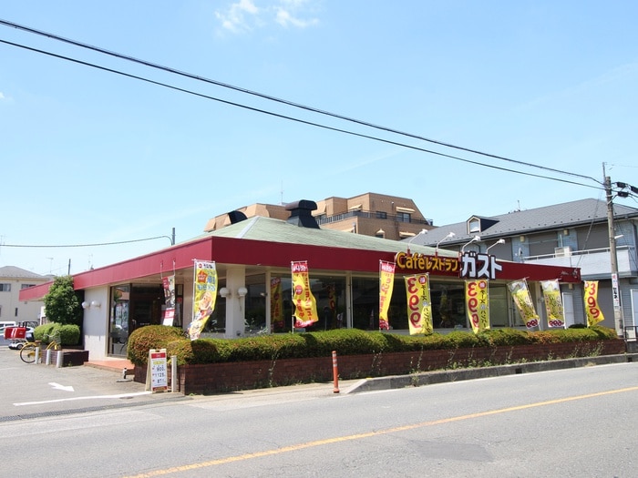 ガスト 富士見関沢店(その他飲食（ファミレスなど）)まで220m 仮）鶴馬戸建　10