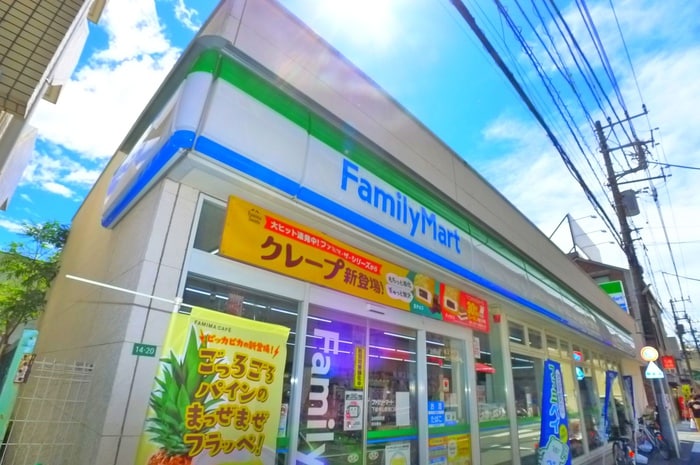 ファミリーマート(コンビニ)まで470m リフュ－ジオ本中山