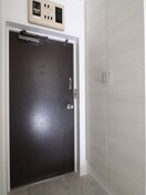 玄関 ﾗｲｵﾝｽﾞﾏﾝｼｮﾝ西麻布第２（202）