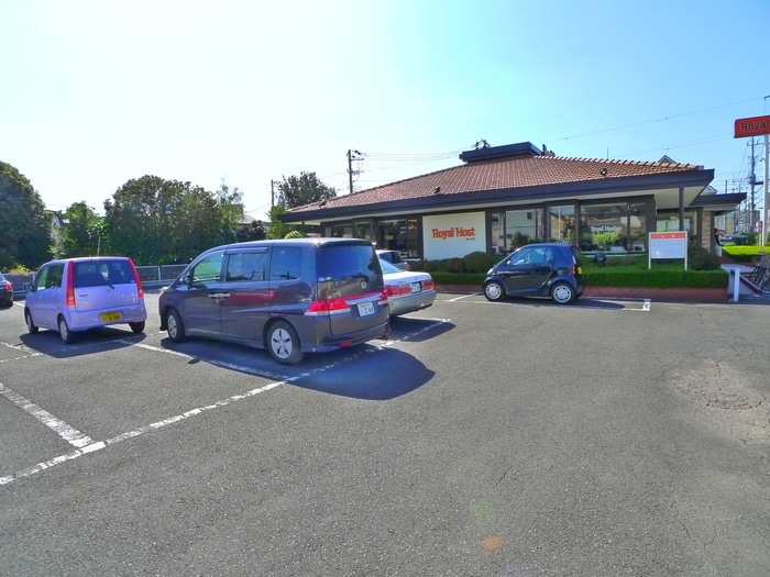 ロイヤルホスト浦和南店(その他飲食（ファミレスなど）)まで475m モア南浦和
