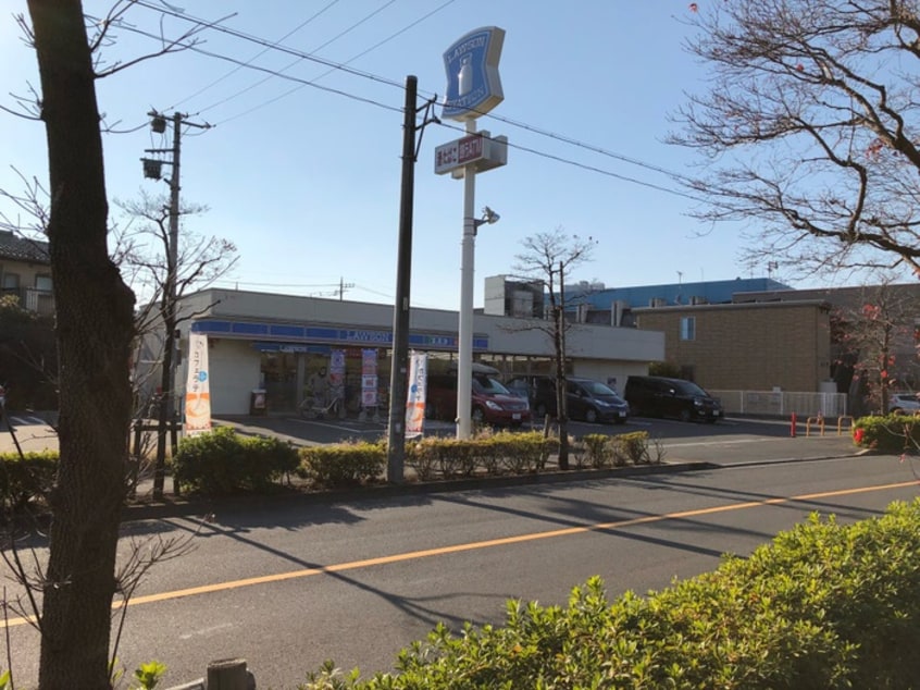 ローソン小金井北町5丁目店(コンビニ)まで198m リラ・ハウス
