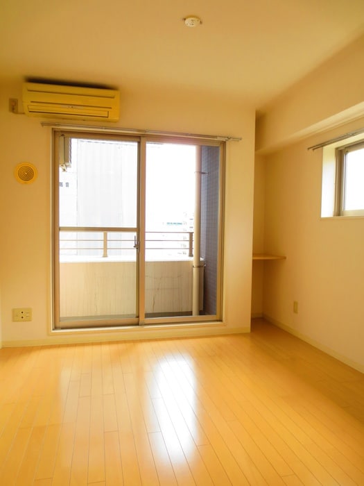 居室 レジディア三越前