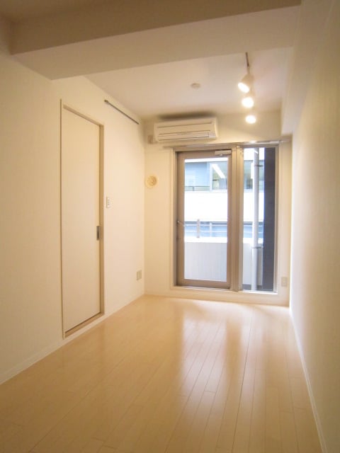 居室 レジディア三越前