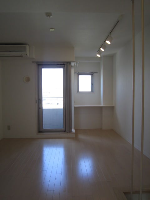 居室 レジディア三越前