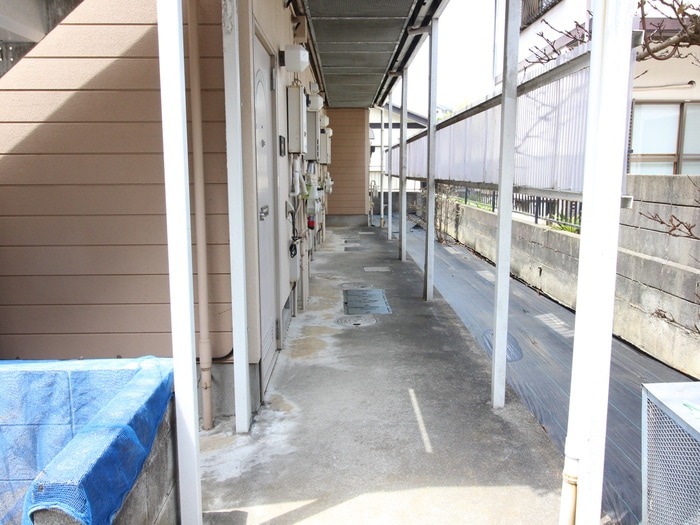 エントランス部分 クリ－ド栗谷