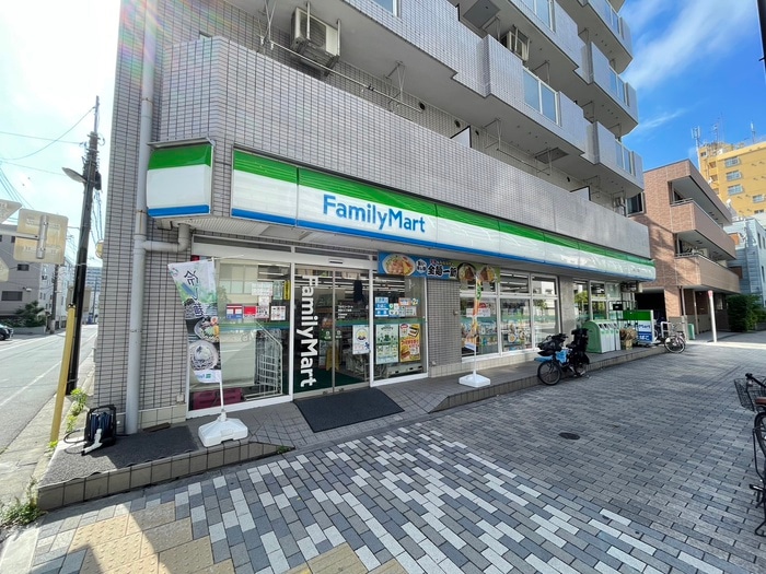 ファミリーマート東砂3丁目店(コンビニ)まで51m ｼｪ.ﾘﾋﾞｴ-ﾙ
