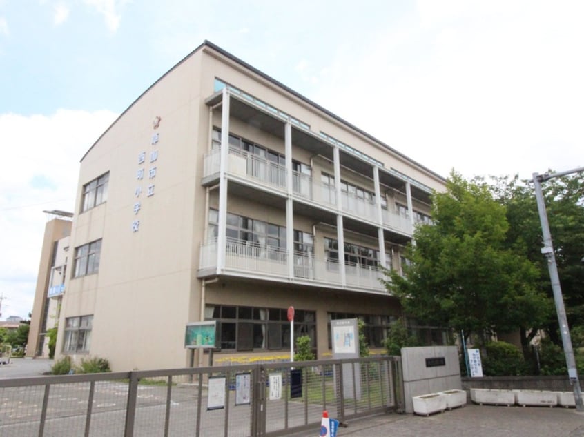 西町小学校(小学校)まで550m 石倉ハイツ