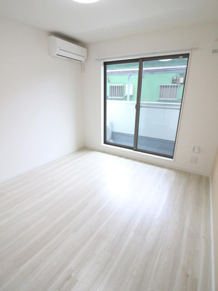 室内からの展望 Ｒａｆｆｉｎａ　Ｗａｒａｂｉ