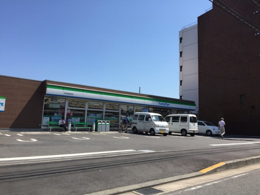ファミリーマート(コンビニ)まで250m ヴィラグローリー