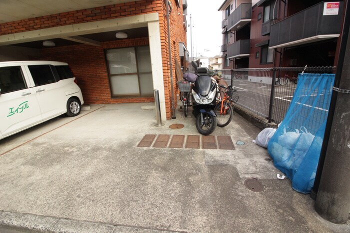 バイク置き場 ますみマンション