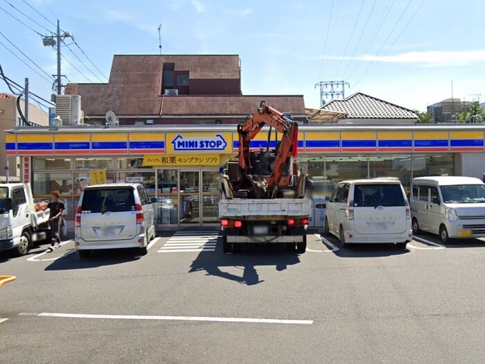 ミニストップ八王子子安町店(コンビニ)まで450m 八王子ビュ－ハイツ