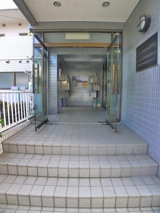エントランス部分 プラーティット本中山