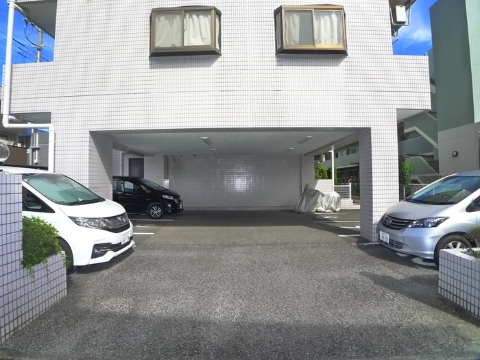 駐車場 プラーティット本中山