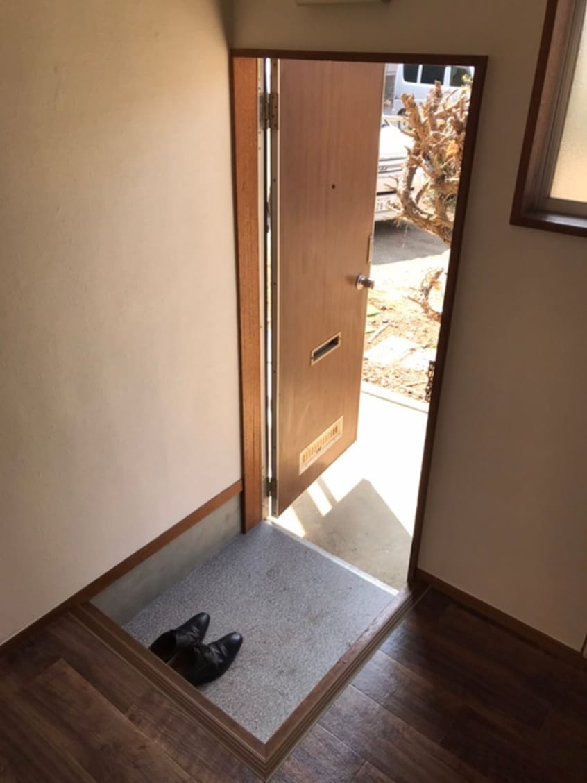 玄関 コ－ポナケイＢ